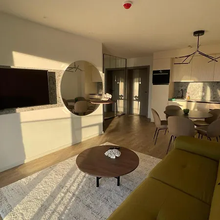 Apartment Uzelac With Pool Makarska