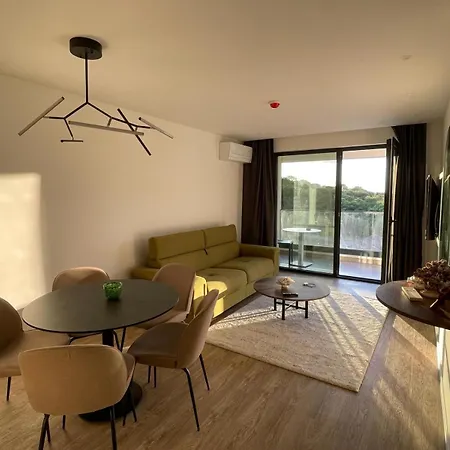 Uzelac With Pool Apartment Makarska