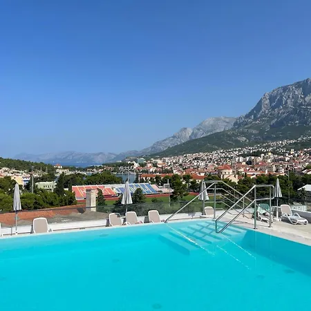 Uzelac - Pool & Sea View In Lägenhet Makarska