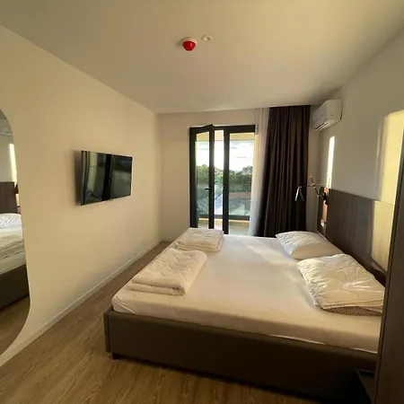 Uzelac Apartment - Pool & Sea View In Makarska Макарска