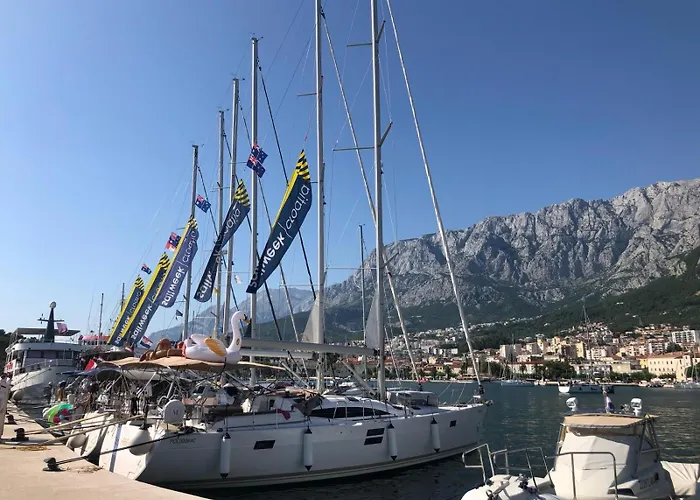 Uzelac - Pool & Sea View In *