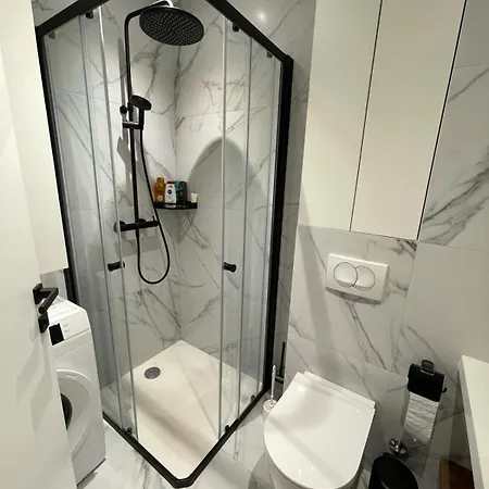 Apartment Uzelac With Pool