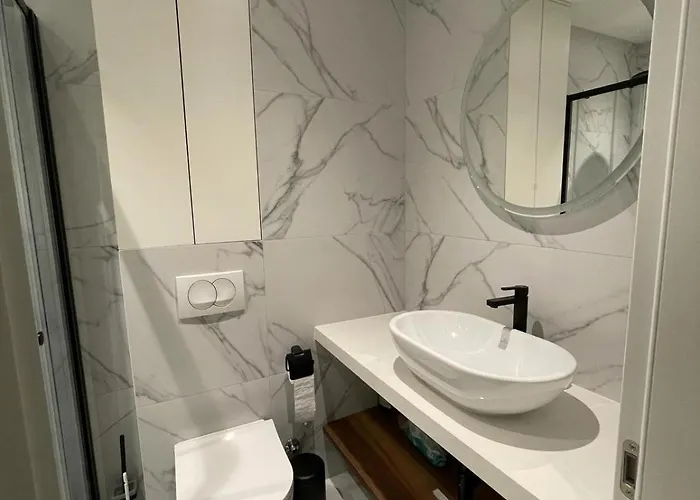 Uzelac - Pool & Sea View In * Макарська